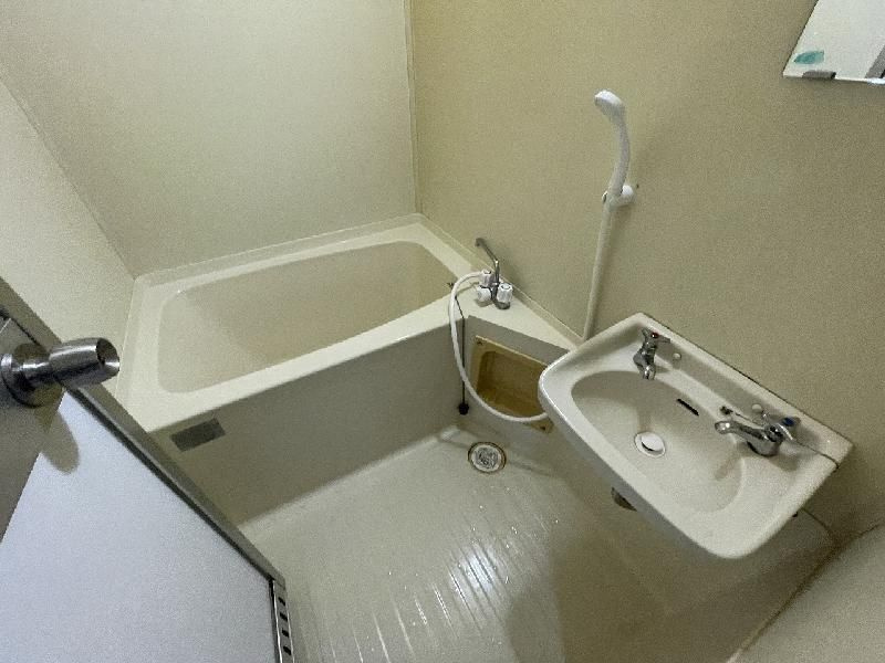 コーポイン長居Ａ棟 の浴室|内装は別部屋の参考写真です。