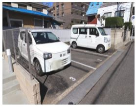 ブランヴェニールの駐車場