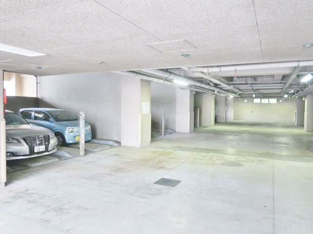ビエラコート南浦和(南浦和パインマンション)の駐車場|☆敷地内に機械式駐車場を１台・完備しています。☆