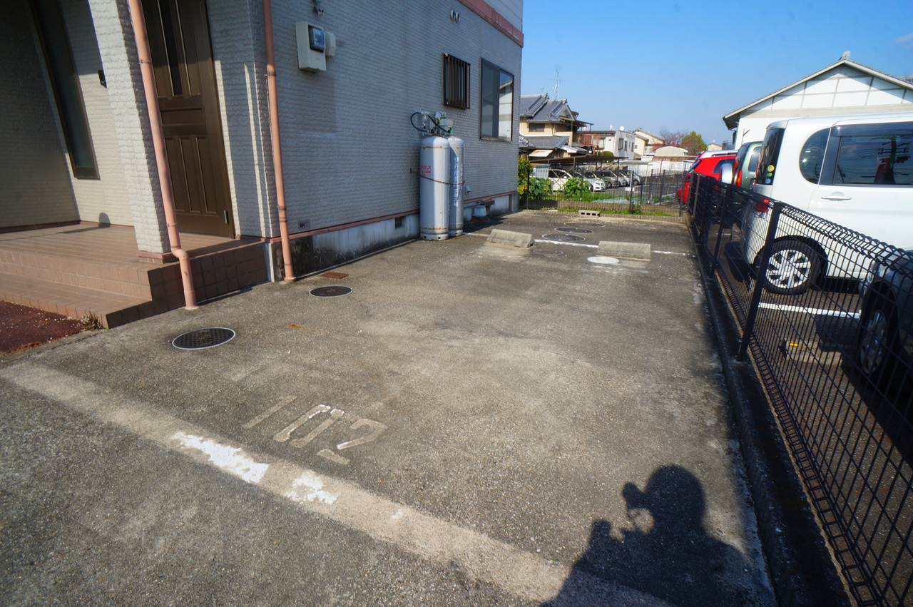 サンモール２の駐車場