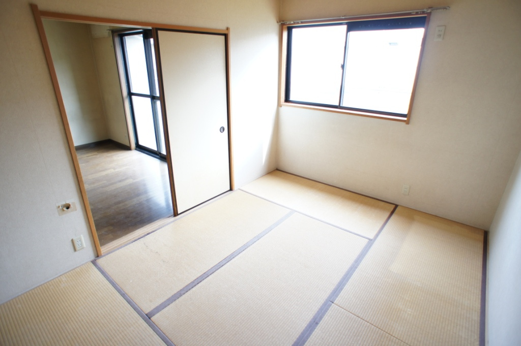 天理市二階堂上ノ庄町のアパートの和室