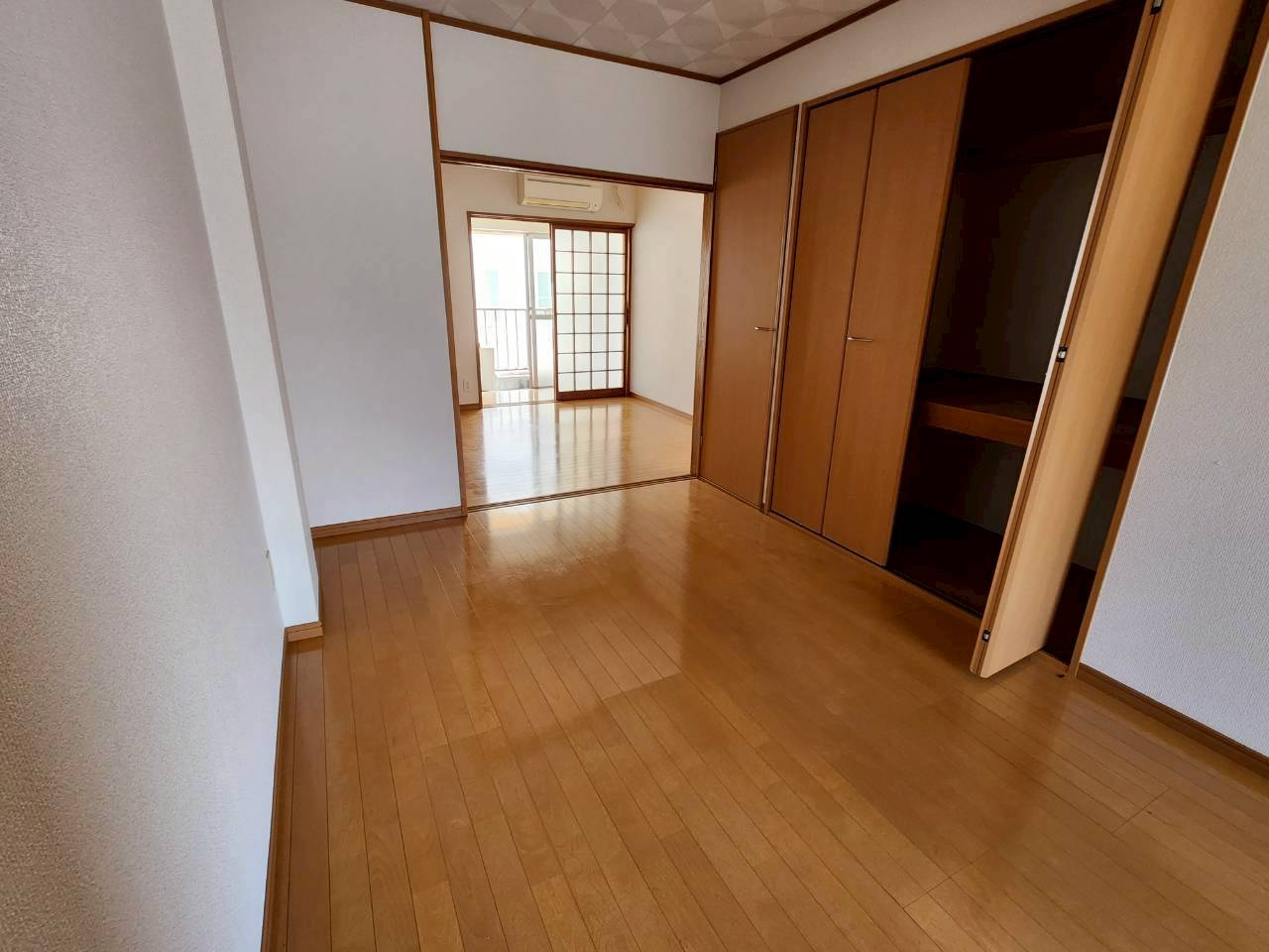 グランコート西大寺２番館の居間・リビング