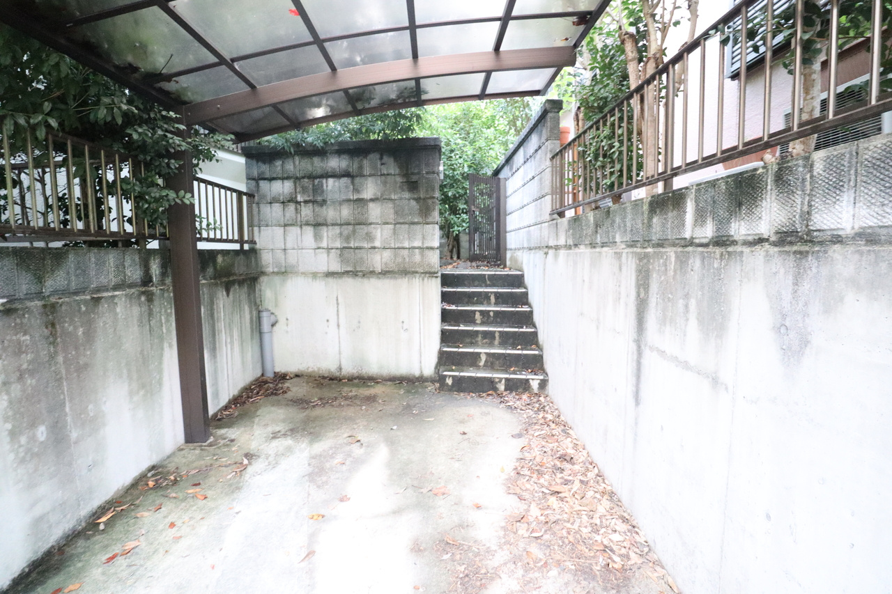 新旭ケ丘　谷澤邸の駐車場