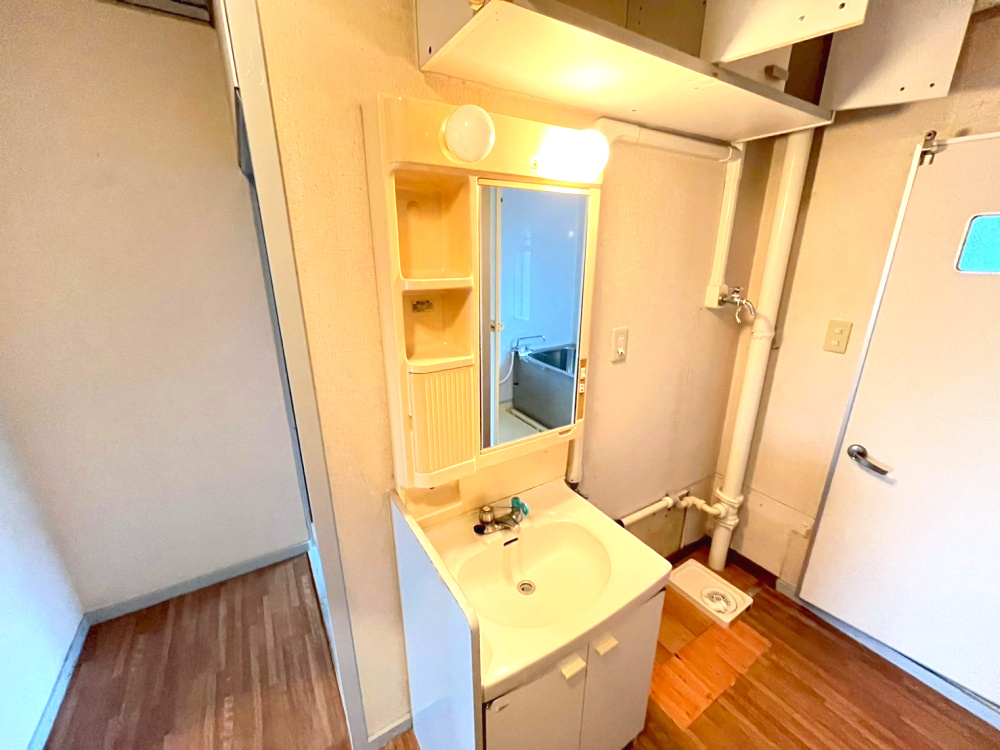 新多聞第2住宅　104号棟の独立洗面台|朝の身支度には欠かせない独立洗面化粧台