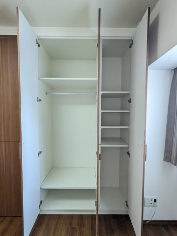 イーグルコート御池新町の収納|洋室(北側)・クローゼット
