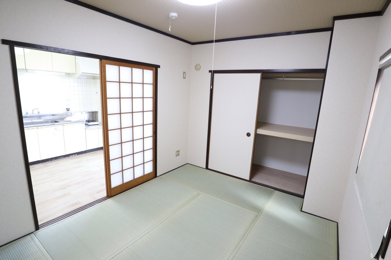 寛和ビルの和室