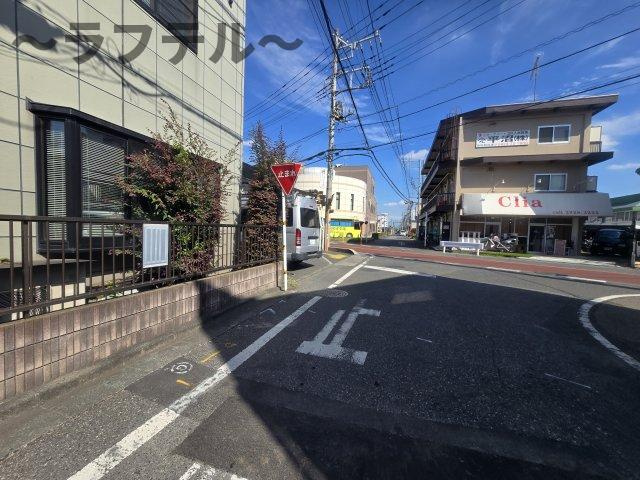 所沢市東狭山ケ丘１丁目のアパートの周辺