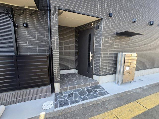 所沢市東狭山ケ丘１丁目のアパートのエントランス