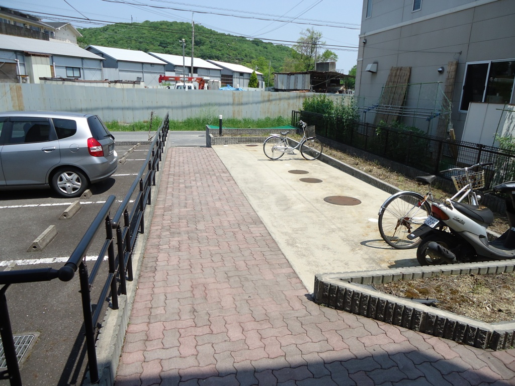 レオパレス関屋の駐車場