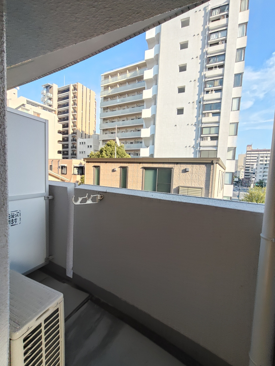 神戸多聞マンションのバルコニー|暖かな日差しのふりそそぐバルコニー