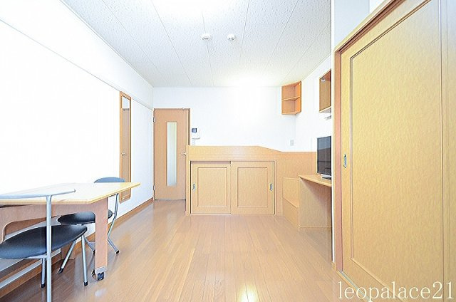 レオパレスシュークル　大和桜井の居間・リビング|※写真と現状が異なる場合は現状を優先
