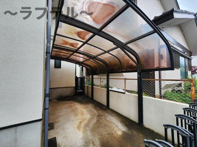 本多邸の駐車場