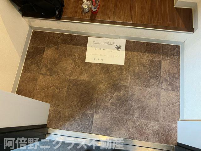 K-eastビルの玄関
