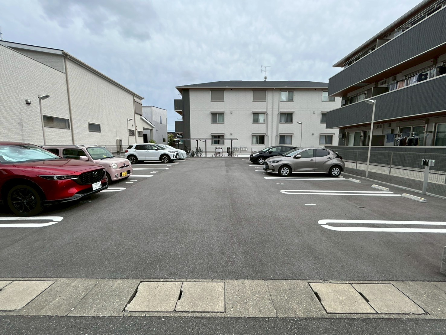 楓　Ａ棟の駐車場