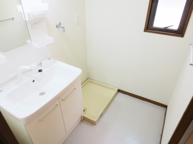 ヴィラコーストの洗面所|別号室の参考写真です。