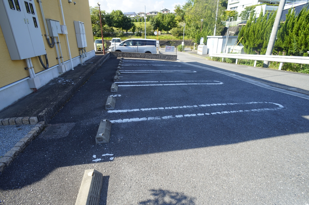 パラッツオ エテルノの駐車場