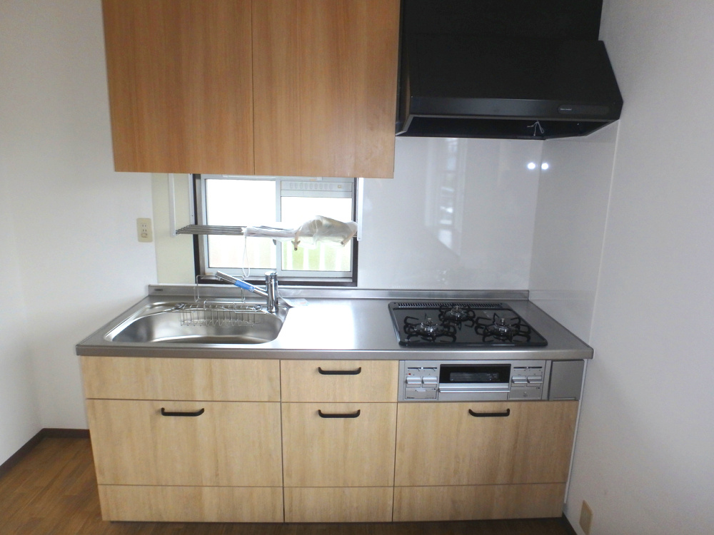 コスモ中町２０１のキッチン|コンパクトなキッチンで掃除もラクラク
