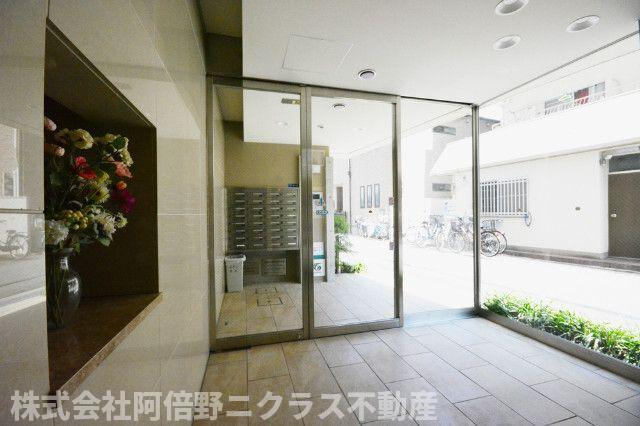 ラピスラズリのロビー