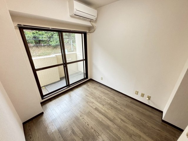 フォレスト高畑マンションの洋室
