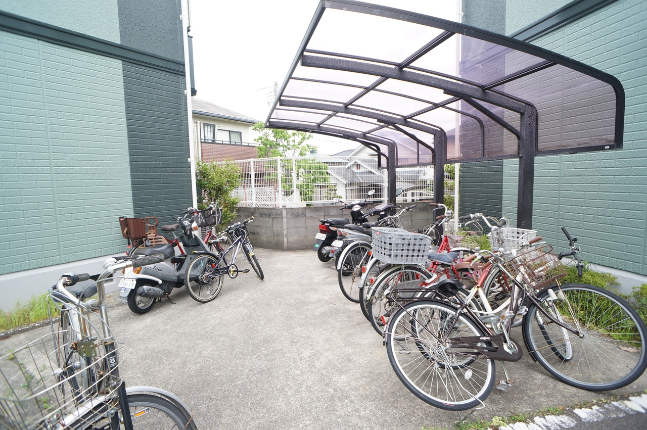 アゼリオ学園前Ｄ棟の駐車場