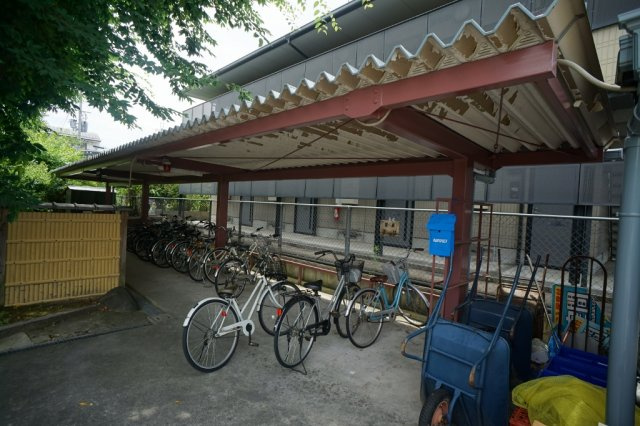 マンション万葉Ⅱの駐車場