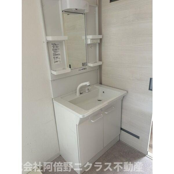 ファイブコート今川の洗面所|別部屋リノベーション参考写真です。