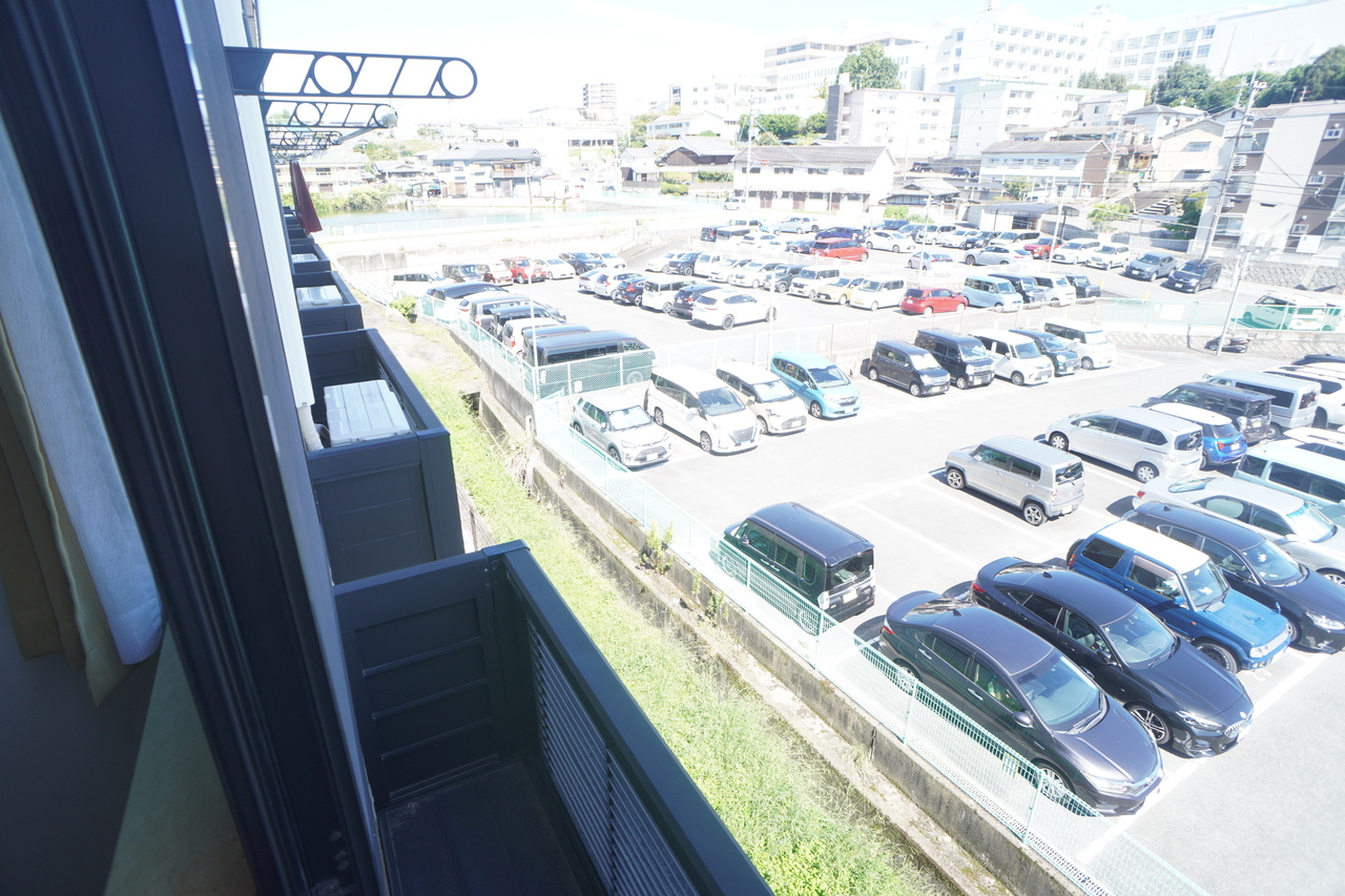 レオパレスサンコート学園前Aのバルコニー