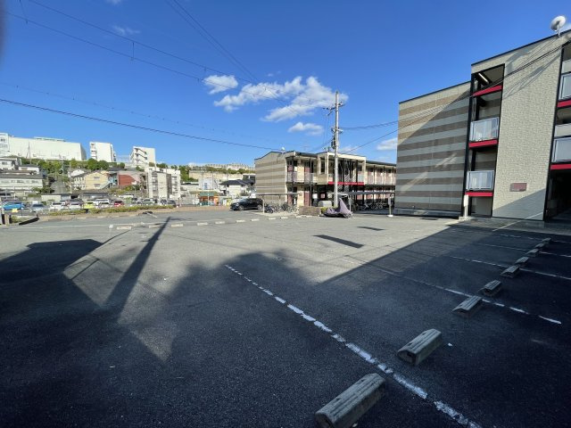 レオパレスサンコート学園前Aの駐車場