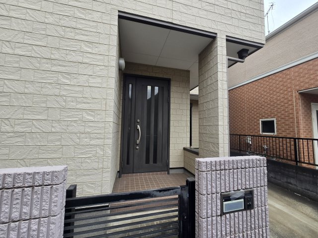 山口戸建の玄関