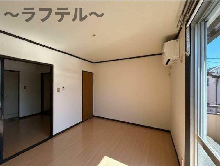 旭町　ハイツの居間・リビング