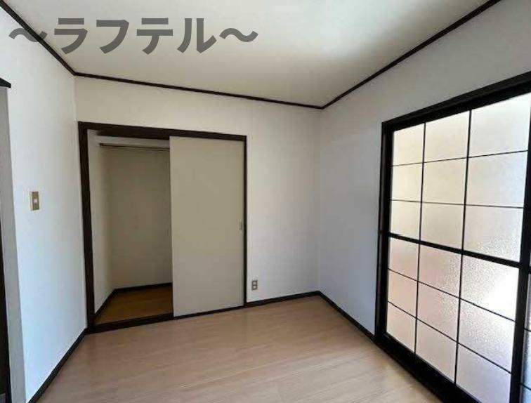 旭町　ハイツの洋室