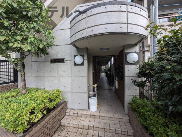 入間市豊岡１丁目の賃貸マンションのエントランス