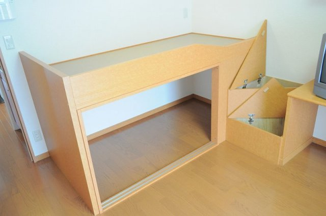 レオパレス佐保川の内装|ベッド下収納