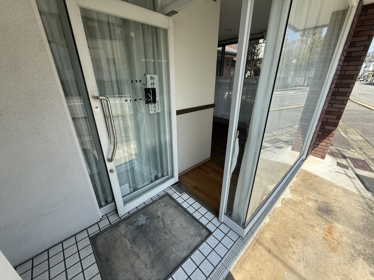 鹿ケ谷テナントの玄関