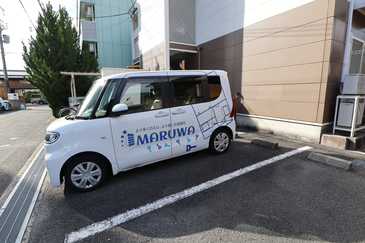 レオパレスＡＱＵＡ　ＢＬＵＥの駐車場