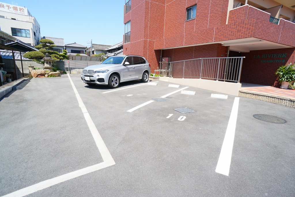 ＬＡ　ＲＩＶＩＥＲＥ　ＯＫＡＭＯＴＯⅡの駐車場