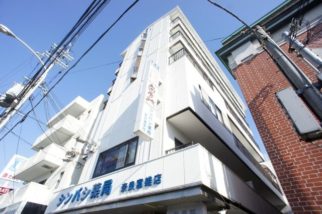 駅前岡ハイツの外観