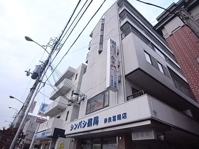 駅前岡ハイツの駐車場