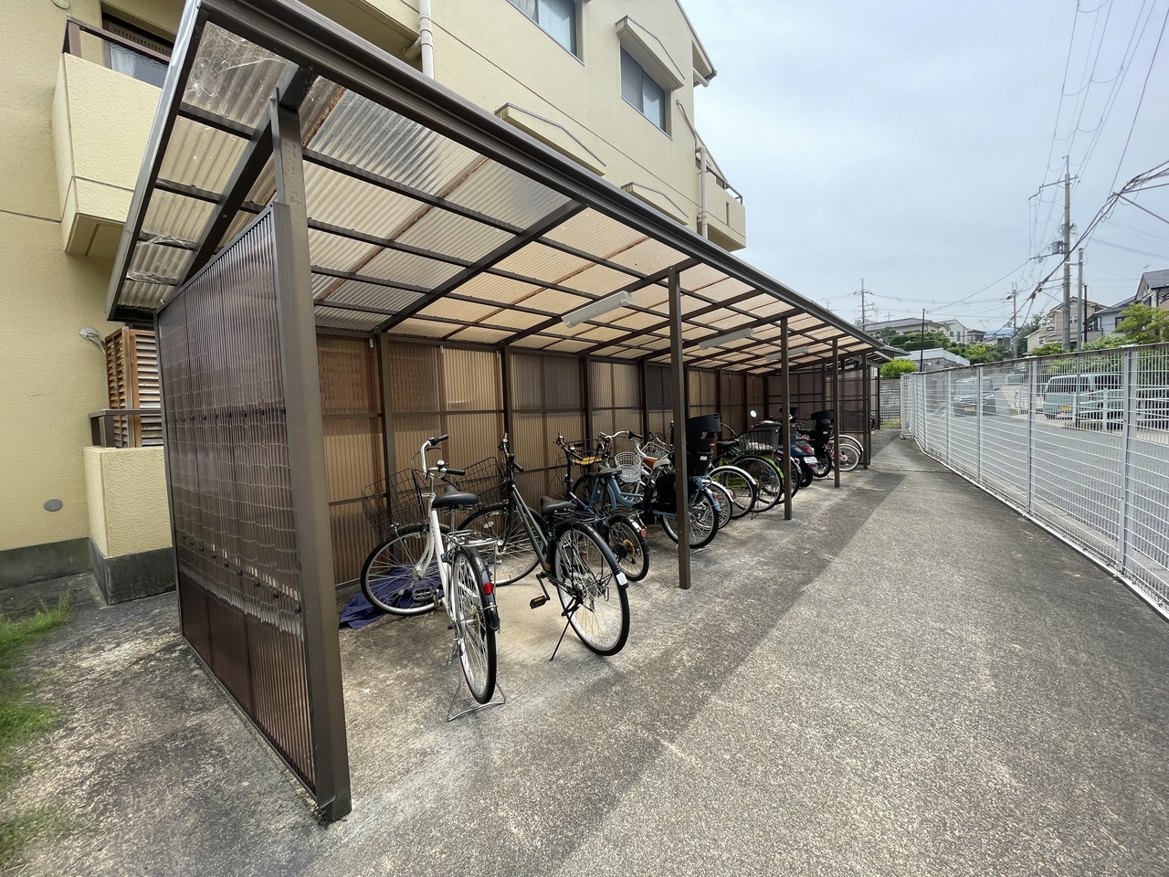 富雄サンパレスⅠ号館の駐車場