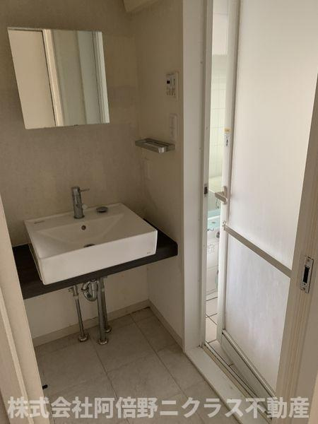 StoRKResidence昭和町の独立洗面台|内装は別部屋の参考写真です。