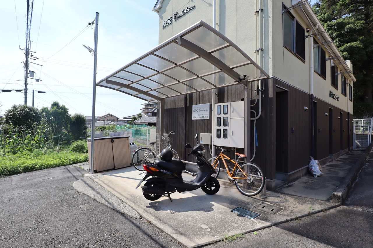 採充ｅｖｏｌｕｔｉｏｎ(サヤミ　エヴォール）の駐車場