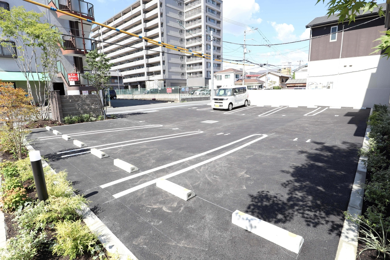 メゾン　ソラリスの駐車場