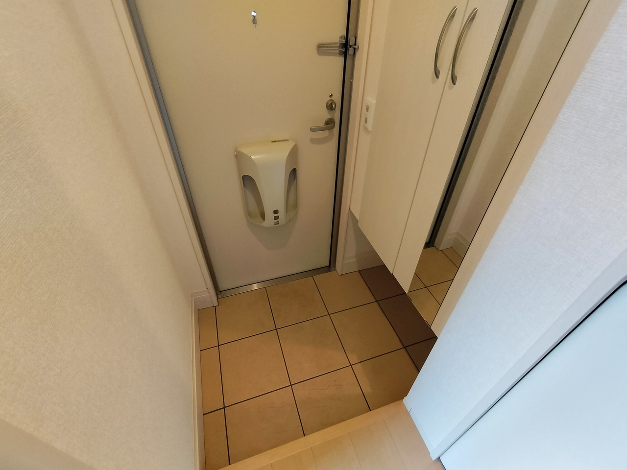 Ｄーｒｏｏｍ若葉台の玄関