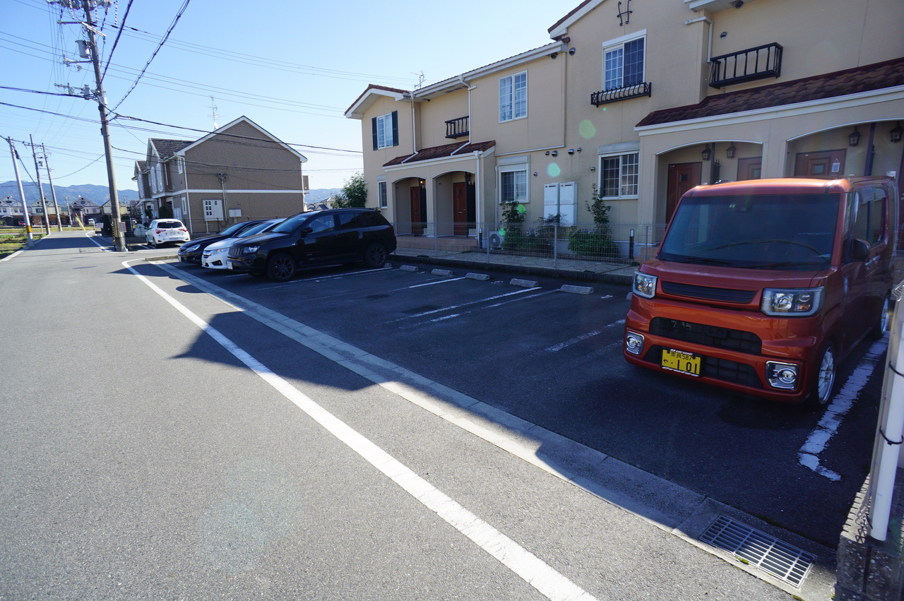 ラフィーネの駐車場