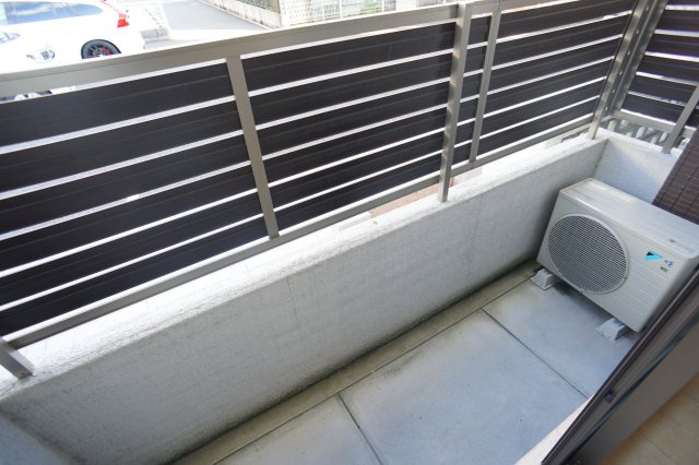 エレガンシアの駐車場