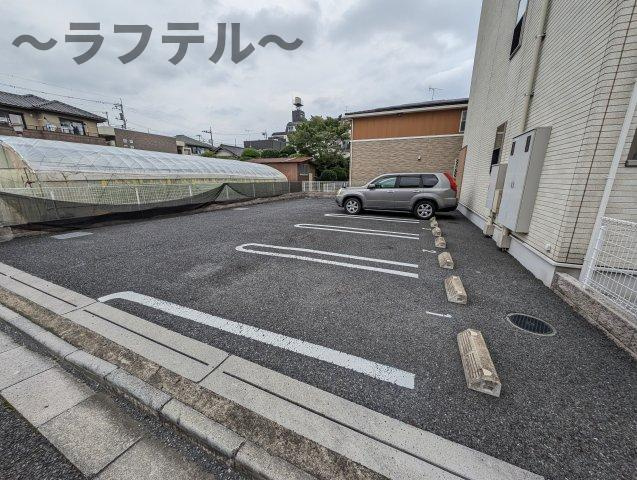 グランセーヌの駐車場
