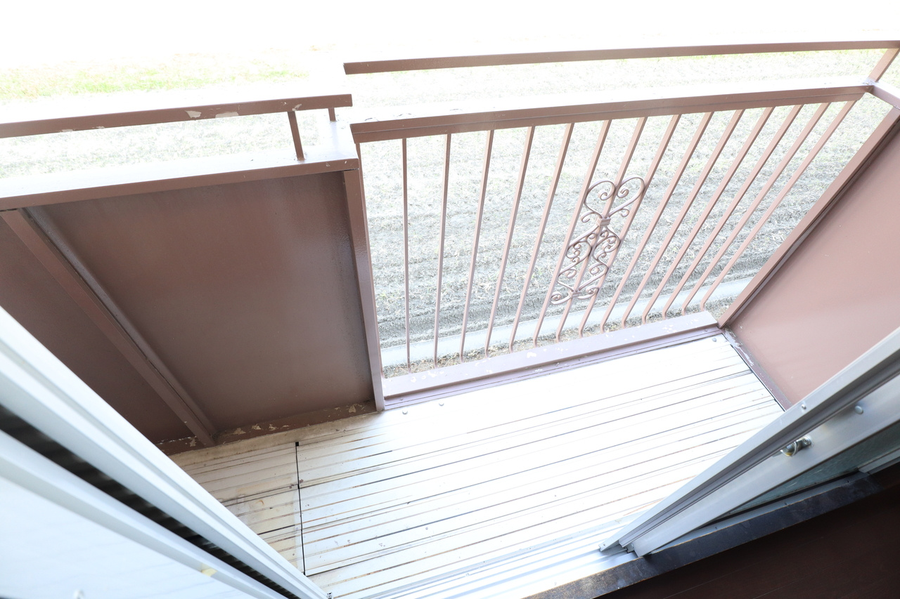 乙木ハイツD棟のバルコニー