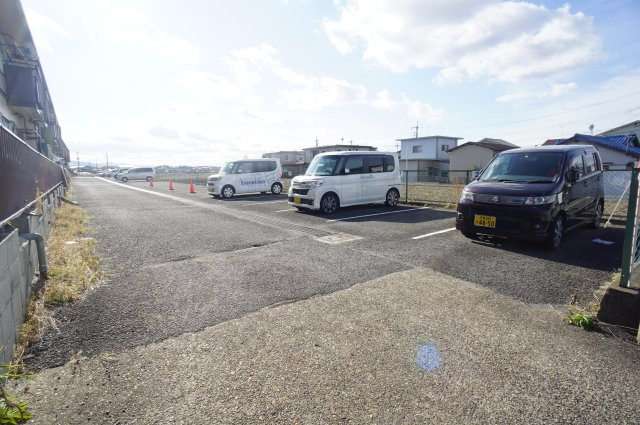 乙木ハイツD棟の駐車場