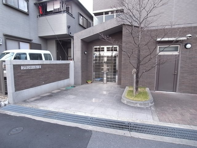 プランドールⅠの駐車場