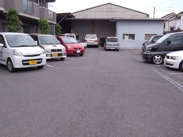 プランドールⅠの駐車場